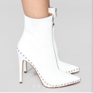 BRAND NEW!! FASHION NOVA WHITE BOOTIES